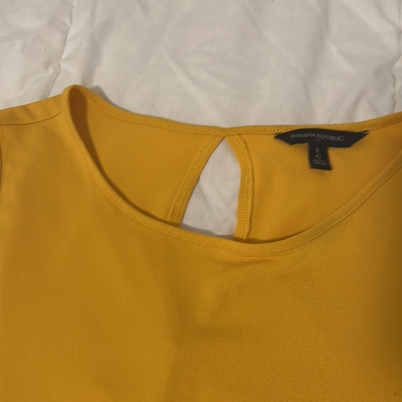 Basic yellow Banana Republic top - Picture 5 of 7